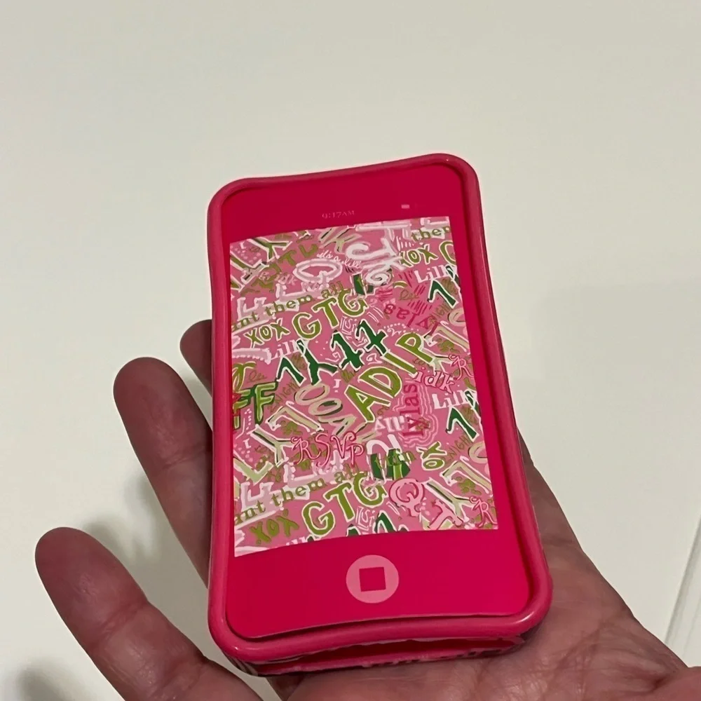 NIB Lilly Pulitzer Phone Case cover for IPhone 4 or 4S. Black, pink, red green